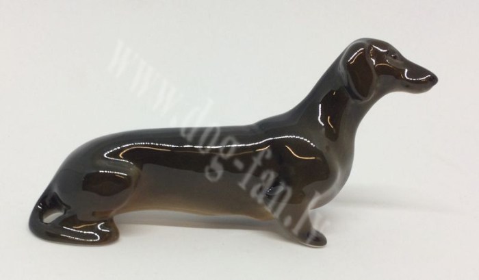 Dachshund_sit_black1-1-um copy